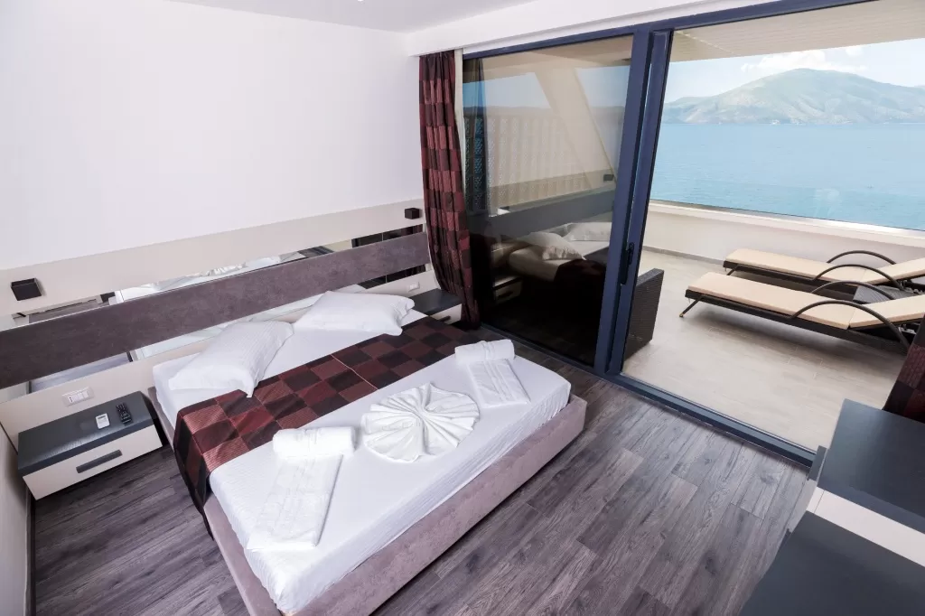 Picasso 9 - DELUXE DBL SV Blc 1.jpg